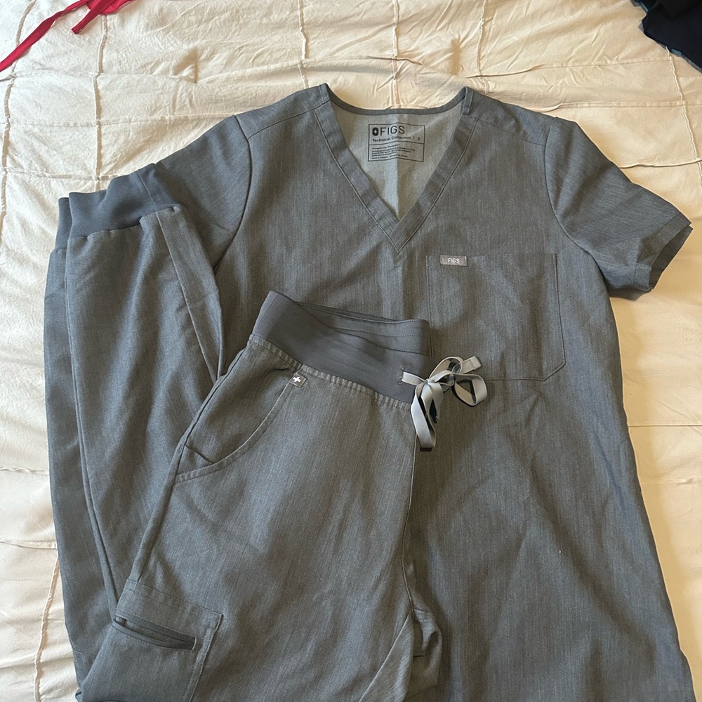 Figs Charcoal Scrub Ensemble